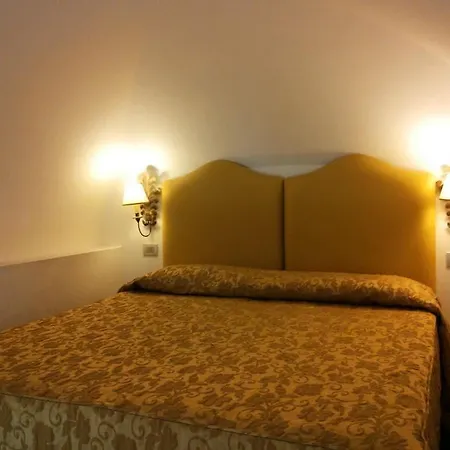 Lanzillotta فندق ألبيروبيللو